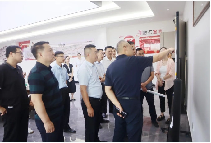 自貢市領(lǐng)導(dǎo)蒞臨融匯公司調(diào)研：共筑建筑產(chǎn)業(yè)總部經(jīng)濟(jì)區(qū)新篇章！